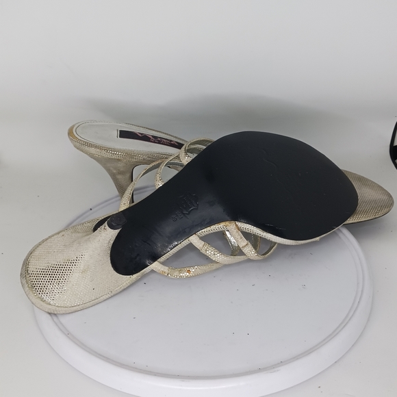 Nina - Picture 4 of 5